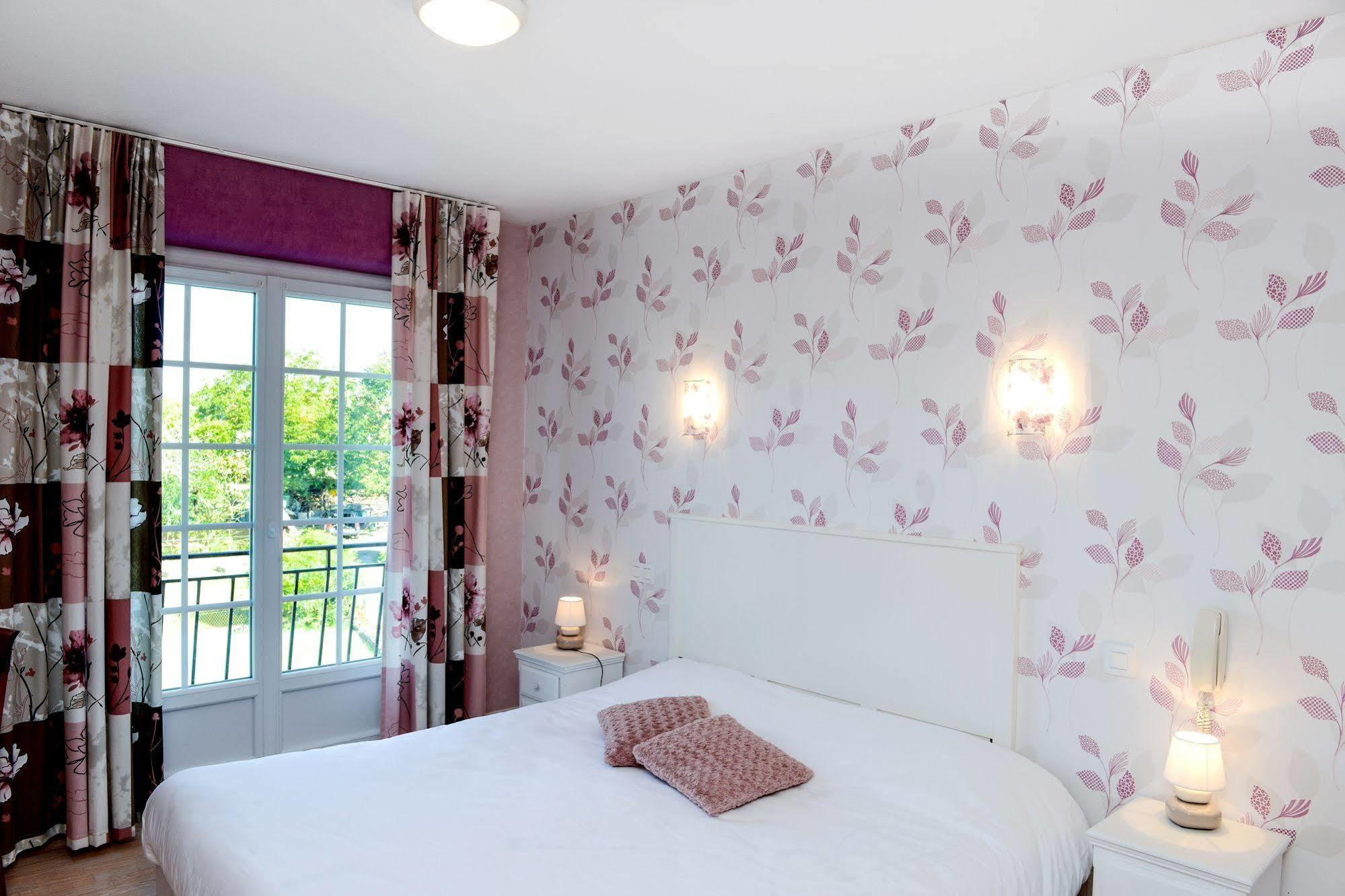 Logis Chez Germaine Otel Geüs-d'Oloron Dış mekan fotoğraf